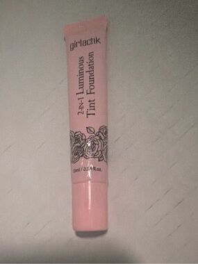 girlactik 2-in-1 Luminous Tint Foundation - Pink